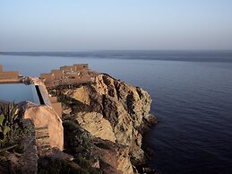 Acro Wellness Suites - Adults Only