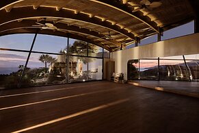 Acro Wellness Suites - Adults Only