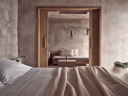 Acro Wellness Suites - Adults Only