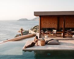 Acro Wellness Suites - Adults Only