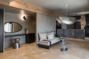 Acro Wellness Suites - Adults Only