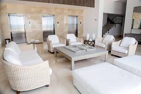 1 Bedroom Ocean View Apartment