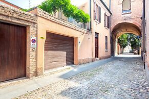Ferrara Casa Dell'Archivòlto Con Garage