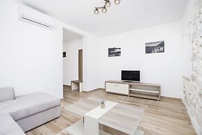 Apartments Mezini 11