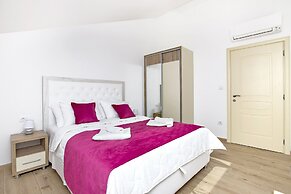 Apartments Mezini 11