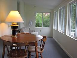 West Winds Motel & Cottages