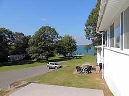 West Winds Motel & Cottages