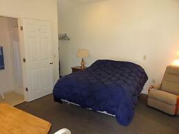 West Winds Motel & Cottages