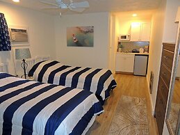 West Winds Motel & Cottages