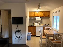 West Winds Motel & Cottages