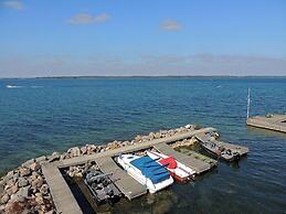 West Winds Motel & Cottages