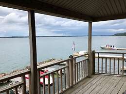 West Winds Motel & Cottages