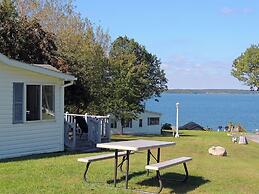 West Winds Motel & Cottages