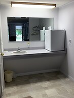 West Winds Motel & Cottages