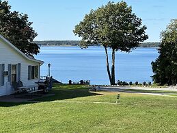 West Winds Motel & Cottages