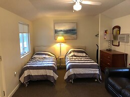 West Winds Motel & Cottages