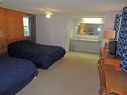 West Winds Motel & Cottages