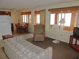 West Winds Motel & Cottages