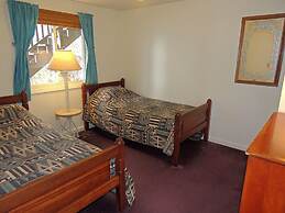 West Winds Motel & Cottages