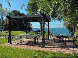 West Winds Motel & Cottages