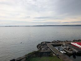 West Winds Motel & Cottages