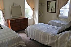 West Winds Motel & Cottages