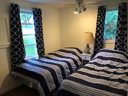 West Winds Motel & Cottages