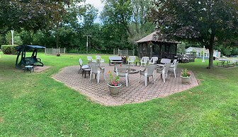 West Winds Motel & Cottages