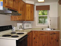 West Winds Motel & Cottages