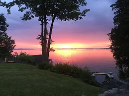 West Winds Motel & Cottages