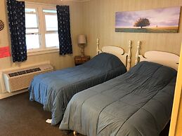 West Winds Motel & Cottages