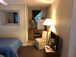 West Winds Motel & Cottages