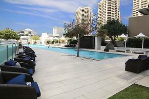 Pelicanstay Surfer Paradise Condo Hotel