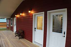 Trailhead Suites