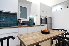 Modern Bohemian Style Sun-Splashed Loft