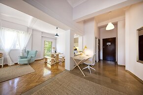 Your Home under the Acropolis Roofdeck