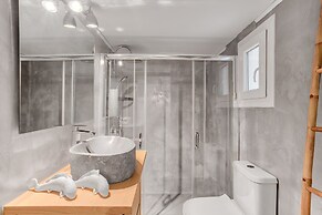 Head for Acropolis a Romantic Hideaway