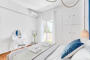 Head for Acropolis a Romantic Hideaway