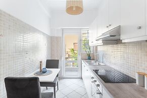 Sun splashed sanctum balconies Acropolis