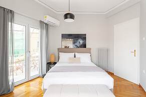 Sun splashed sanctum balconies Acropolis