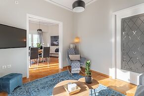 Sun splashed sanctum balconies Acropolis