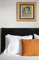 Fresh Detailed Stylish Apt at Acropolis