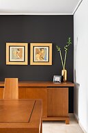 Fresh Detailed Stylish Apt at Acropolis