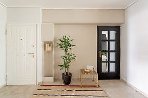Fresh Detailed Stylish Apt at Acropolis