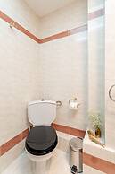 Fresh Detailed Stylish Apt at Acropolis