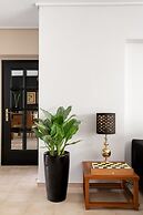 Fresh Detailed Stylish Apt at Acropolis