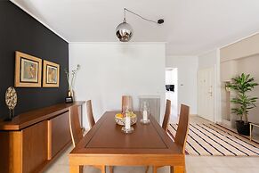 Fresh Detailed Stylish Apt at Acropolis