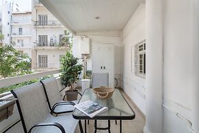 Fresh Detailed Stylish Apt at Acropolis