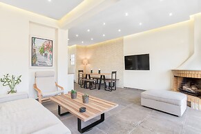 Serene Acropolis View Roofdeck