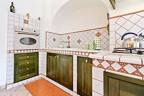 Central Balcony Apartment